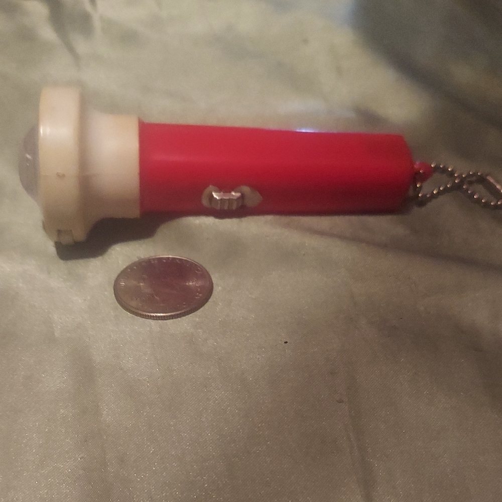 Vintsge 1960s Still Functional Old School Flash Light Key Chain. Takes 1 Aa Batt